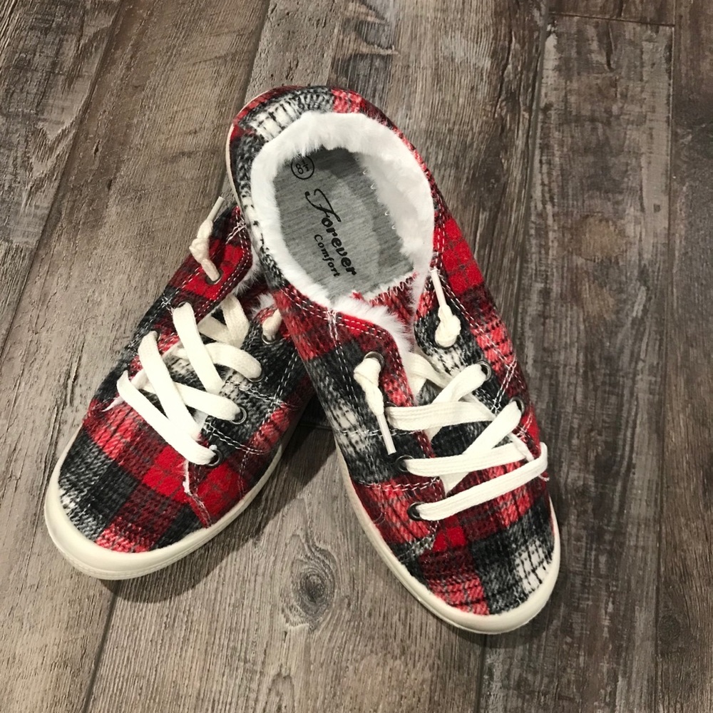 New in Box Forever Fur lined plaid sneakers!!